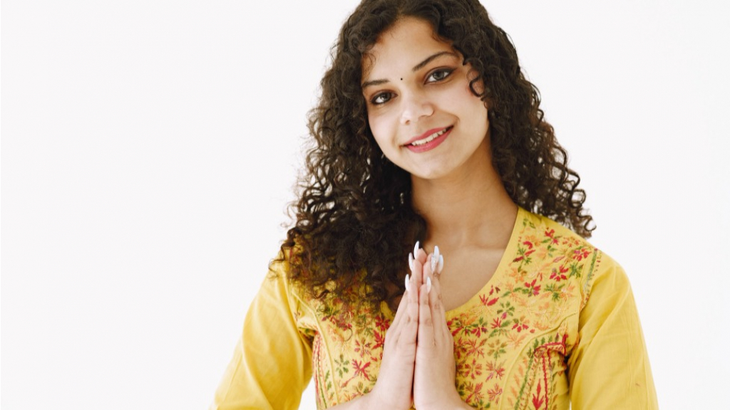 Onam Elegance: How to Style the Perfect Kasavu Saree