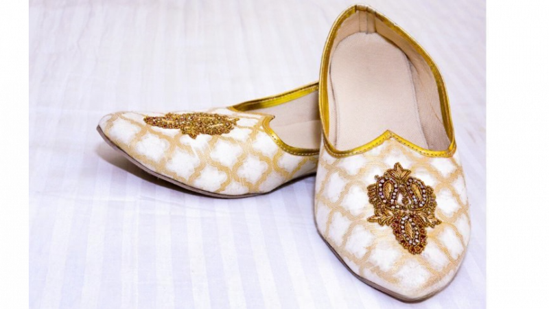 The Timeless Allure of Mojaris Shoes and Royal Footwear