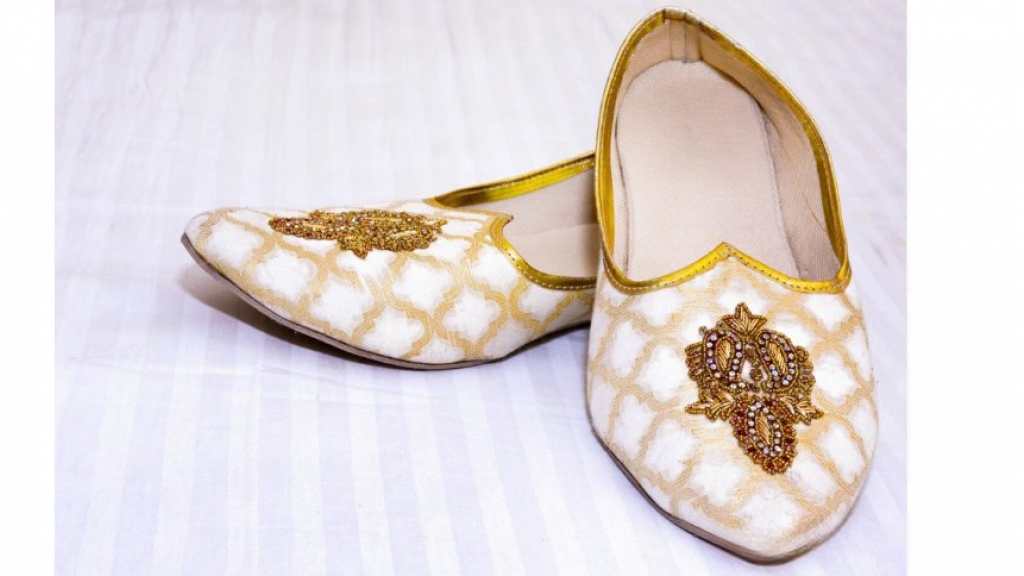 The Timeless Allure of Mojaris Shoes and Royal Footwear